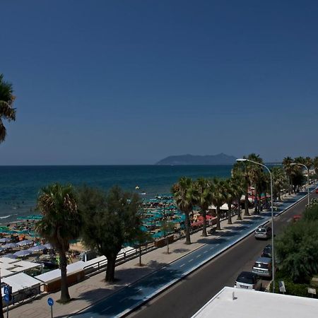 Hotel Ristorante Centosedici Terracina Exterior photo