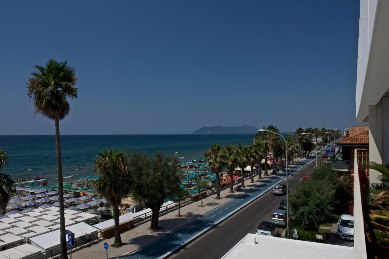 Hotel Ristorante Centosedici Terracina Exterior photo